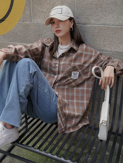 Check T Shirt For Women, Women Checked Shirt Outfit, Plaid Shirt Styling, Brown Checkered Shirt Outfit, Brown Flannel Shirt Outfit, Checker Shirt Outfit, Fall Outfits With Flannels, Brown Plaid Shirt Outfit, Plaid Shirts Women Outfit