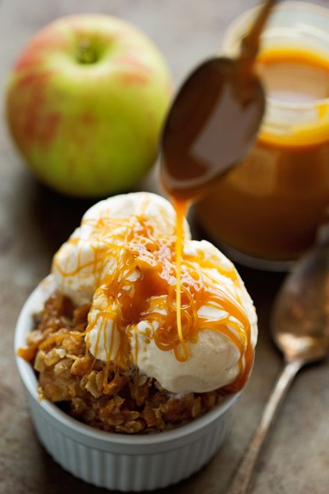 Warm Vanilla Apple Crisp with Salted Caramel Sauce The Best Apple Crisp, Oatmeal Crumble Topping, Salted Caramel Sauce Recipe, Best Apple Crisp Recipe, Hey Grill Hey, Bourbon Caramel, Best Apple Crisp, Bbq Desserts, Bourbon Caramels