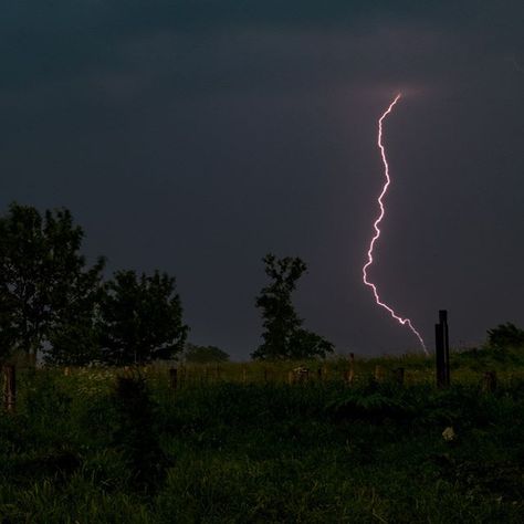 Thunderstorm Photography, Thunderstorms Lightning, Archer Hale, Bree Prescott, Lighting Storm, Mia Sheridan, Rain And Thunderstorms, Nature Photography Tips, Dark Summer