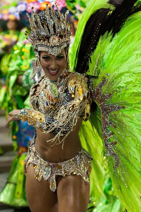 See All the Fabulous Costumes From Rio's Carnival- Cosmopolitan.com Rio Carnival Dancers, Rio Carnival Costumes, Brazilian Carnival Costumes, Diy Karneval, Carribean Carnival Costumes, Carnival Photos, Carnival Outfit Carribean, Carnival Dancers, Carnival Girl