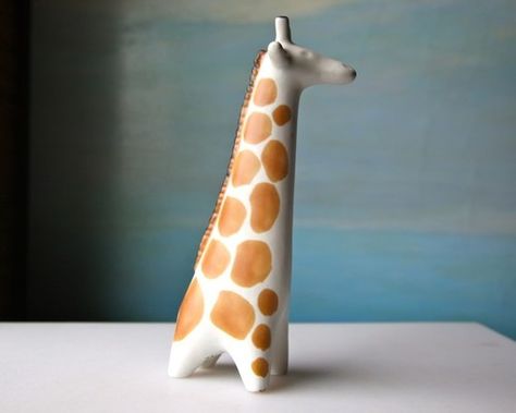 Pottery Giraffe, Clay Giraffe, Ceramic Giraffe, Easy Clay Sculptures, Brown Pottery, Pottery Animals, Sculpture Art Clay, Kids Pottery, A Giraffe