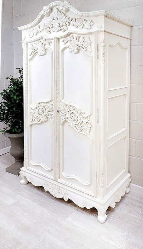 Carved Armoire, White Armoire, Muebles Shabby Chic, Shabby Chic Bedroom Furniture, Styl Shabby Chic, Mirrored Bedroom Furniture, Armoire Wardrobe, French Armoire, French Style Furniture