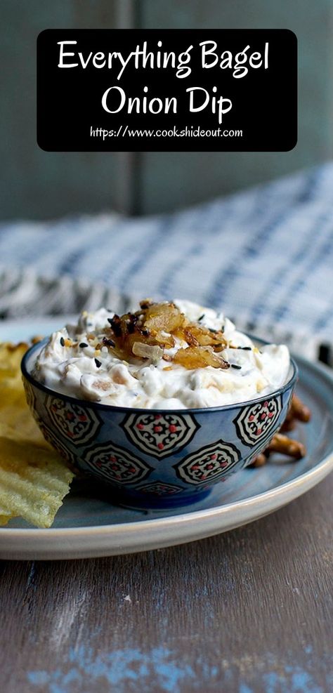 Bagel Dip, Onion Dip Recipe, Chips And Dip, Bagel Seasoning, Seasoning Salt, Dip Recipes Easy, Onion Dip, Snack Dip, Everything Bagel