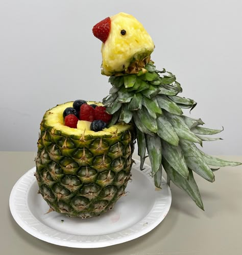 Pineapple Fruit Display, Pineapple Parrot, Ninja Fruit, Satisfying Pics, Carving Watermelon, Farm Fruit, Carving Tutorial, Carving Fruit, Fruit Ninja