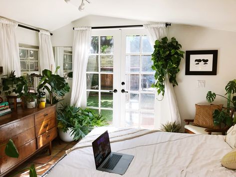 This little in-law studio is behind a house and it's perfect and right down the street from a cute little downtown area. Orange Bedroom Decor Ideas, Apartment Backyard, Orange Bedroom Decor, Bedroom Decor Ideas For Women, Granny Pods, Granny Pod, Lots Of Plants, Backyard Cottage, Studio Shed