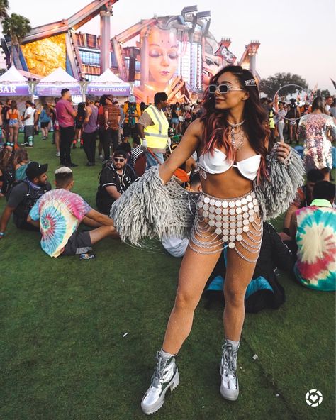 Boston Calling Music Festival Outfit, Boston Calling, Rhinestone Tights, Crystal Bra, Festival Fits, Chain Skirt, Rave Looks, Outfit 2020, Edc Outfits