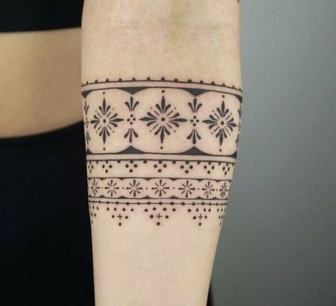 Flowerpattern Arm Band Boho Arm Band Tattoo, Wrist Band Tattoo For Women Bracelets, Women’s Armband Tattoo, Tattoo Ideas Arm Band, Pattern Armband Tattoo, Upper Arm Cuff Tattoo For Women, Ornamental Armband Tattoo, Ornamental Band Tattoo, Ornamental Cuff Tattoo