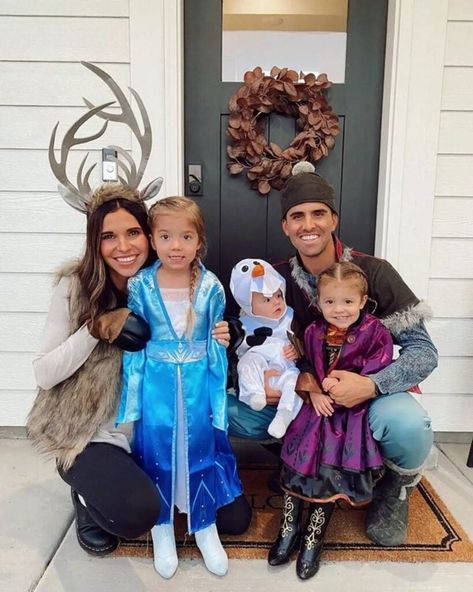 Unique and Easy Halloween Costumes for a Family of 5 - Just Simply Mom Disney Family Of 5 Halloween Costumes, Family Four Costumes, Holloween Costume Ideas Family Of 4, Frozen Themed Halloween Costumes, Disney Frozen Family Costumes, Family Of 4 Frozen Halloween Costumes, Diy Frozen Family Costumes, Family Of 4 Toy Story Costumes, Diy Frozen Costumes For Family