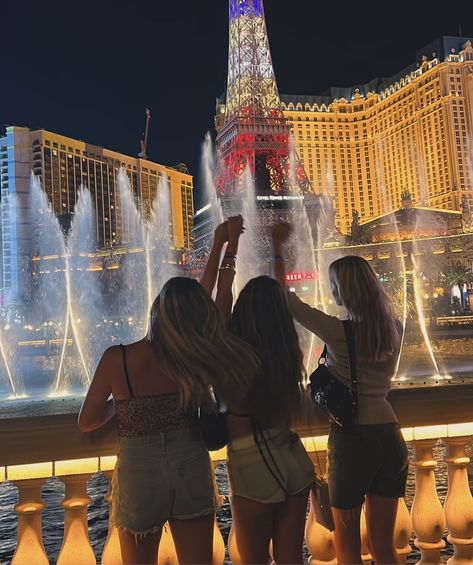 Vegas will always be for the girls 🎰 Las Vegas Girls, Sister Squad, Vegas Birthday, Sister Poses, July 10, 21st Birthday, Girls Night Out, Girls Night, Always Be