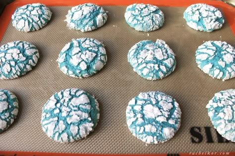 Blue Crinkle Cookies, Chanukah Food, Hanukkah 2023, Hannukah Cookies, Hannukah Party, Chanukah Recipes, Hannukah Recipes, Hanukkah Aesthetic, Hanukkah Cookies