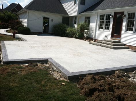 Concrete Patio With Wood Border, Paver Border Around Concrete Patio, Backyard Cement Patios, Square Concrete Patio Ideas, Rectangle Concrete Patio, Plain Concrete Patio, Concrete Pads Backyard, Concrete Patio With Paver Border, Cement Slab Patio Ideas