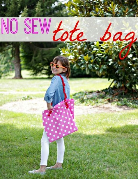 no sew tote bag {get out your glue gun} Waterproof Bag Diy, Diy Purse No Sew, No Sew Tote, Cheap Upcycled Tote Bags, Sew Tote Bag, Sewing Projects To Sell, Easy Tote Bag, Diy Bags No Sew, Projects To Sell