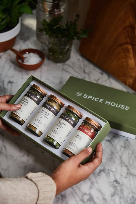 House Gift Ideas, Spice Gift Box, Bbq Rub Recipe, Spices Photography, Amazing Food Platters, Spices Packaging, Food Business Ideas, Premium Spices, Tea Packaging Design