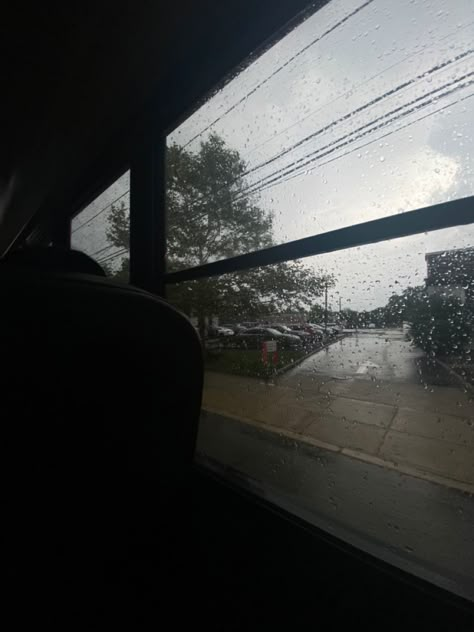 Rainy Bus Window, Rainy School Day Aesthetic, Rainy Bus Stop, Studs With Dreads, School Core, Morning School, Rainy Window, Long Love Quotes, Rain Pictures