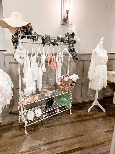 Bridal Shower Rack Display, Bridal Shower Mannequin, Bridal Shower Robe Display, Bridal Shower Clothing Rack Display, Easy Diy Bridal Shower Backdrop, Lingere Party Ideas Bridal, Bridal Shower Display Table, Bridal Shower Clothing Rack, Classy Lingerie Shower