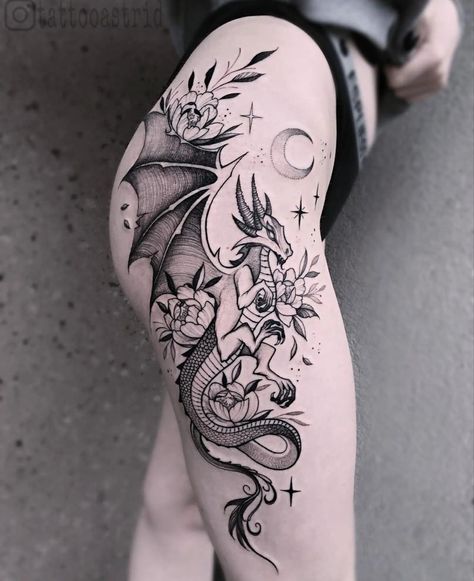 Kissing Tattoo, Dragon Thigh Tattoo, Side Thigh Tattoos, Magical Dragon, Tattoo Pics, Hip Thigh Tattoos, Dragon Tattoo For Women, Fantasy Tattoos, Hip Tattoos Women