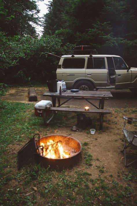 Aesthetic Rv, Girls Tent, Sensory Seeking, Camping With Friends, Tent Ideas, Camping Photo, Camping Inspiration, Camping Aesthetic, Relaxing Weekend