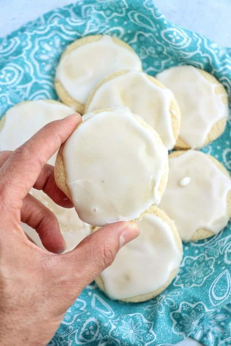 Easy Southern Tea Cakes Recipe - Kenneth Temple Sugar Cookie Recipe Icing, Old Fashion Tea Cakes, Healthy Sugar Cookie Recipe, Chrisrmas Cookies, Icing Recipe For Cookies, Anniversary Meals, Old Fashioned Tea Cakes, Tea Cakes Southern, Healthy Sugar Cookies