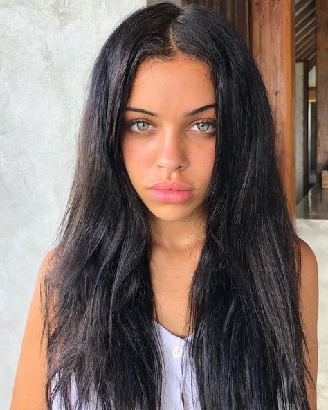 Instagram post by NISRINA SBIA • Jan 10, 2019 at 9:14pm UTC Black Hair Green Eyes Girl, Green Eyes Dark Hair, Nisrina Sbia, Black Hair Green Eyes, Brown Hair Green Eyes, Girl With Green Eyes, Hair Green Eyes, Beautiful Lips, Baddie Hairstyles