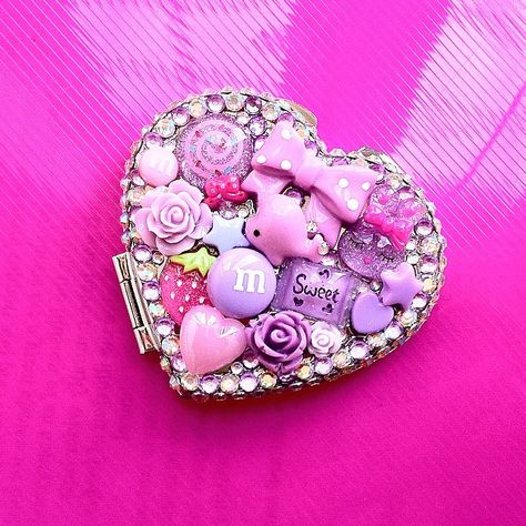 Heart shaped hand decorated decoden compact mirror for a Custom order. Request yours at www.etsy.com/shop/decodoodah Decoden Art, Bling Cups, Decorated Mirror, Fake Cakes, Heart Shaped Hands, Hand Mirrors, Earrings Diy Handmade, Decorative Mirrors, Fake Cake