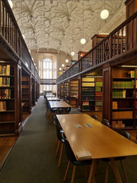 Queens University Aesthetic, Melbourne University Aesthetic, Bristol University Aesthetic, Law University Aesthetic, University Library Aesthetic, School Library Aesthetic, Bristol Aesthetic, Old School Library, Modern University