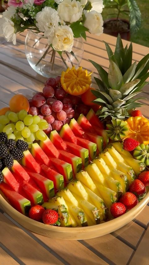 Aiza Itaeva | Fruit platter 🍍🥝🍇🍓🥭🍍 . . . . . . . . . . #foodart #foodporn #art #instagood #instagram #reels #explore #viral #foryou #fyp #tiktok #video… | Instagram Fruits Platter, Fest Mad, Fruit Platter Designs, Majlis Perkahwinan, Decorações Com Comidas, Catering Ideas Food, Party Food Buffet, Charcuterie Inspiration, Party Food Platters