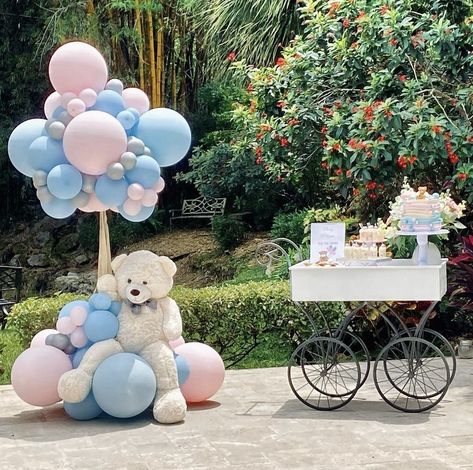 Birthday Ballon, Teddy Bear Baby Shower Theme, Pink Balloon Garland, Gender Reveal Decor, Gender Reveal Party Games, Bear Baby Shower Theme, Idee Babyshower, Gender Reveal Balloons, Gender Party