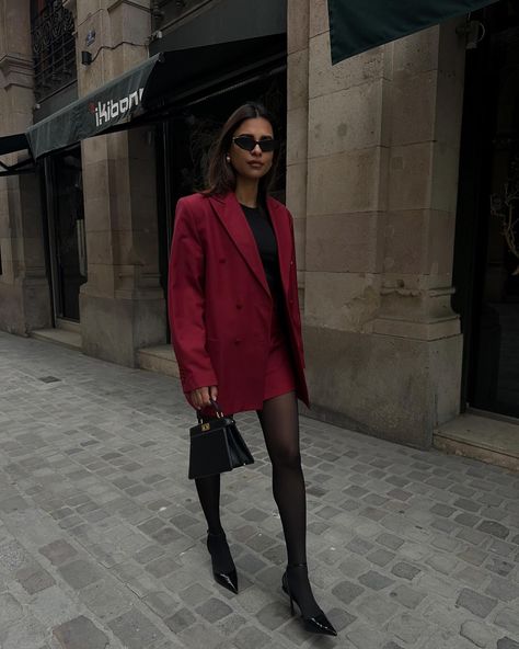 Lady in red 💋Coming soon @lecapsole 🫰🏽 | Instagram Red Lips Outfit, Closet Minimal, Red Blazer Outfit, Emelie Lindmark, Shopping Together, Classy Fits, Milan Street Style, Emma Chamberlain, Blazer Outfit