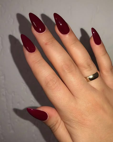 Cherry Red Nails: 25 Bold Ideas for a Chic Look - Fall Update 2024 Cherry Red Nails On Brown Skin, Almond Cherry Red Nails, Deep Cherry Nails, Elegant Dark Nails, Deep Cherry Red Nails, Deep Red Almond Nails, Cherry Red Nails Almond, Cherry Red Almond Nails, Dark Red Almond Nails