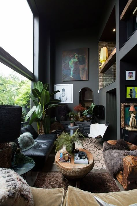 Dark Living Room Ideas, Dark Living Rooms, Interior Design Per La Casa, Black Living Room, Dark Interiors, Design Del Prodotto, Large Windows, Living Room Interior, Room Interior