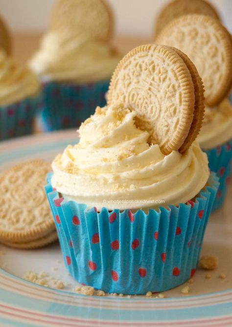 Golden Oreo Cupcake Oreo Cookie Cupcakes, Oreo Muffins, Chocolate Orange Cupcakes, Chocolate Fudge Cupcakes, Chocolate Orange Cheesecake, Oreo Cupcake, Vanilla Oreo, Cheesecake Brownies Recipe, Oreo Buttercream