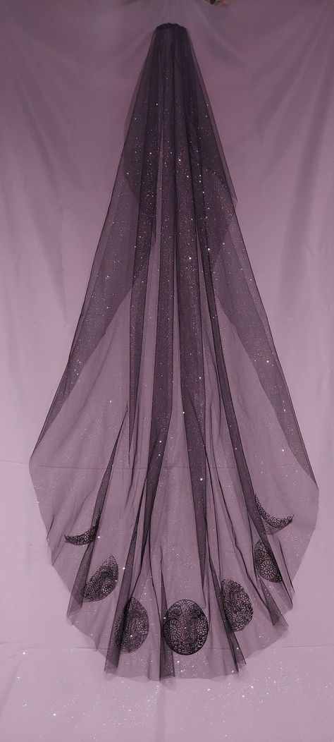 Hippy Goth Wedding, Gothic Bride Veils, Goth Wedding Altar, Dark Wedding Theme Dresses, Gothic Wedding Crown Veil, Witchy Wedding Accessories, Goth Veil Wedding, Gothic Fairy Wedding Ideas, Black Wedding Dress Veil