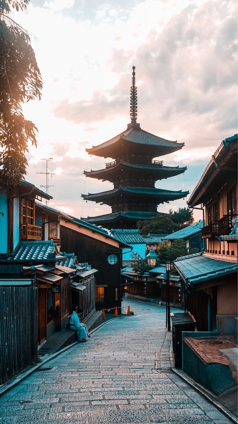 Yasaka Pagoda #kyoto #yasakapagoda #pagoda #travel #japon Kyoto Wallpaper, Japanese Temple Wallpaper, Pagoda Wallpaper Iphone, Pagoda Wallpaper, Feudal Japan Wallpaper, Shwe Dagon Pagoda Wallpaper, Yasaka Pagoda, Galaxy Wallpaper Iphone, Anime Wallpaper Phone