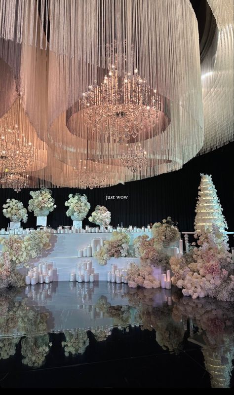 Arabic Wedding Venues, Quinceanera Venue, Luxury Event Decor, Eastern Wedding, Themed Restaurant, Lebanese Wedding, White Wedding Decorations, Dream Wedding Reception, Wedding Stage Decor