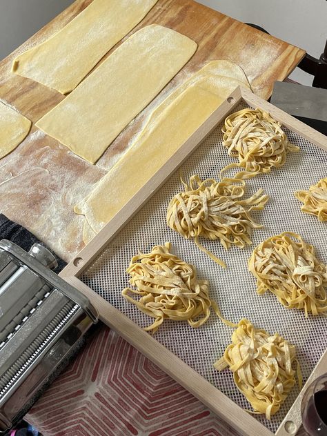 Aesthetic Pasta, Pasta Aesthetic, Pasta Making Class, Pasta From Scratch, Pasta Homemade, Summer Bucket List Ideas, Brunch Cafe, Pasta Making, Italian Aesthetic