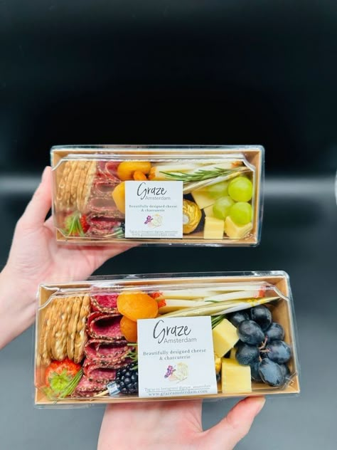 Charcuterie Board Boxes To Go, Pre Packaged Charcuterie, Charcuterie Box For Two, To Go Charcuterie Box Ideas, Charcuterie Business Names Ideas, Kids Party Food Boxes Ideas, Charcuterie Board To Go, Individual Charcuterie Boxes, Charcuterie To Go