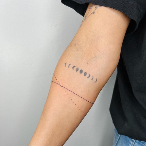 Tattoo Ideas Meaning, Septum Tattoo, Barcode Tattoo, Romantic Tattoo, Moon Phases Tattoo, Armband Tattoos, Circle Tattoos, Underboob Tattoo, Bear Tattoos