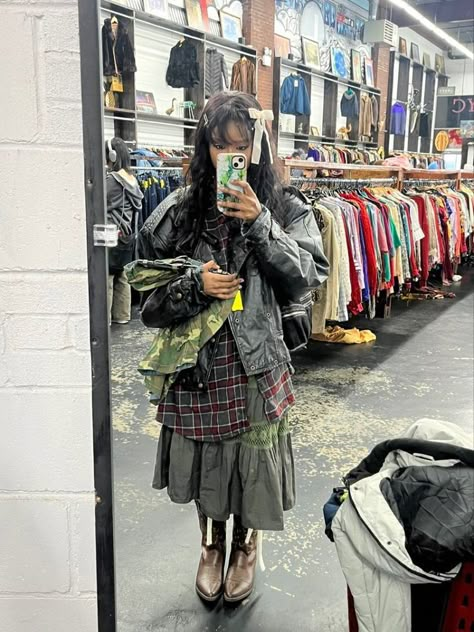 Vintage Punk Outfits, Masc Outfits, Op Shop, Vintage Punk, Punk Outfits, Little Outfits, Layering Outfits, Girl Fits, Cold Weather Outfits