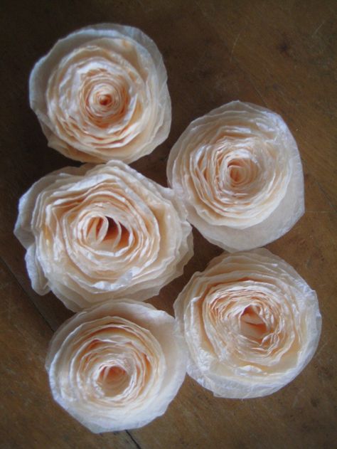 Coffee Filter Flowers Diy, Coffee Filter Roses, Coffee Filter Wreath, Coffee Filter Flowers, Coffee Filter Crafts, Mason Jar Crafts Diy, Tissue Paper Flowers, Coffee Filters, How To Make Coffee