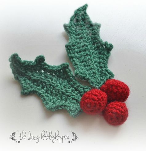 Last year I shared my  Christmas Tree pattern  with you which was a huge success. For this Christmas it's going to be a beautiful wrea... Crochet Christmas Wreath, Crochet Wreath, Crochet Xmas, Crochet Christmas Decorations, Crochet Christmas Trees, Crochet Leaves, Crochet Ornaments, Holly Leaves, Holiday Crochet