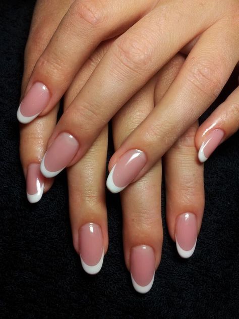 Round French Rounded Acrylic Nails, Opal Nails, Manikur Kuku, French Manicure Nails, Manicure Tips, French Tip Acrylic Nails, French Acrylic Nails, French Nail Designs, Round Nails