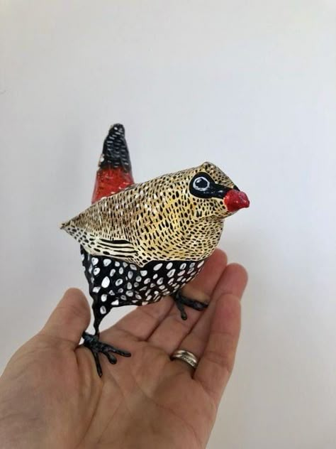 Paper Mache Crafts For Kids, Sculpture Paper Mache, Sculpture Bird, Sculpture Paper, Paper Mache Projects, Paper Mache Animals, Paper Mache Clay, Folding Origami, Paper Mache Sculpture