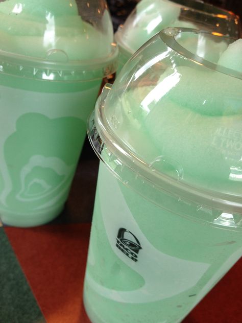 Baja Blast Aesthetic, Baja Blast Freeze, Baja Blast, Beautiful Pantry, Candy Drinks, Smoothie Drink Recipes, Food Babe, Food Therapy, Pretty Drinks