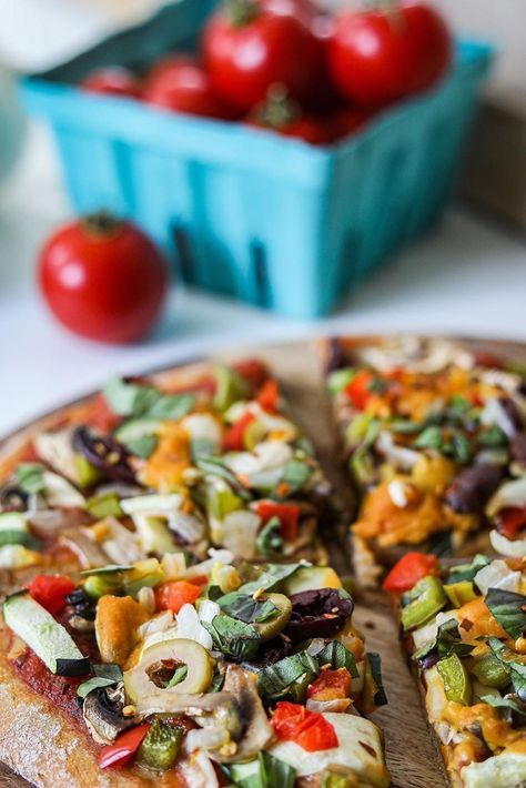 Easy Vegan Pizza, Plant Based Pizza, Pizza Vegan, Egg Diet Plan, Baking Powder Uses, Boiled Egg Diet Plan, Boiled Egg Diet, High Carb, Vegan Pizza