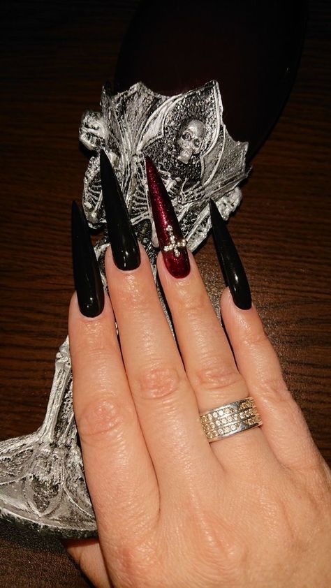 Gothic Acrylic Nail Designs, Nails Winter Simple, January Nails Winter Simple, January Nails Winter, Vampire Nails, Nail 2024, Nails Art Designs, January Nails, Black Acrylic Nails