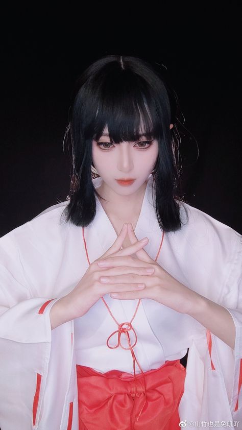 Kikyo Cosplay, Japan Girl, Costume Makeup, Inuyasha, Cosplay Costumes, Favorite Character, Japan, Hair Styles, Hair