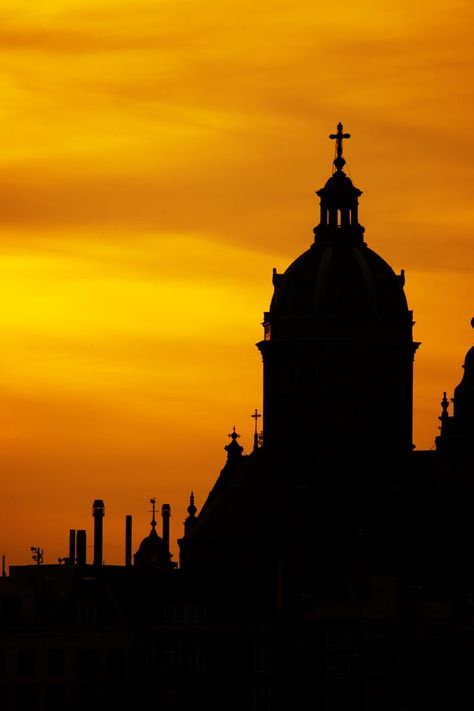 Silhouette Landscape Photography, Cathedral Silhouette, Church Silhouette, Golden Hour Silhouette, Sunset Building, Cross With Sunset, Sunset Between Buildings, Building Silhouette, Silhouette Photo