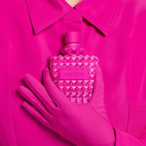 Amazing Perfumes, Valentines 2025, Valentino Perfume, Valentino Beauty, Born In Roma, Valentino Pink, Valentino Collection, Beauty And Cosmetics, Pink Perfume