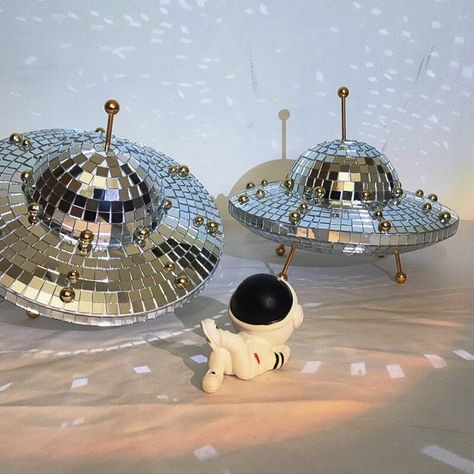 Funny Christmas Decorations, Boho Desk, Space World, Decorations Items, Space Lovers Gifts, Alien Party, Disco Decorations, 3d Camera, Living Room Ornaments