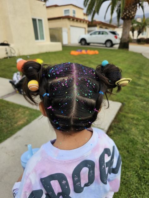 Universe hair with planets and glitter Space Crazy Hair Day, Spirit Day Hair, Crazy Outfit Day For Kids, Crazy Hair Day Adults, Crazy Hair Ideas For Girls Easy, Crazy Hair Day Ideas For Girls Easy, Kids Crazy Hair Day Ideas, Cute Crazy Hair Day Ideas, Emma Hairstyle